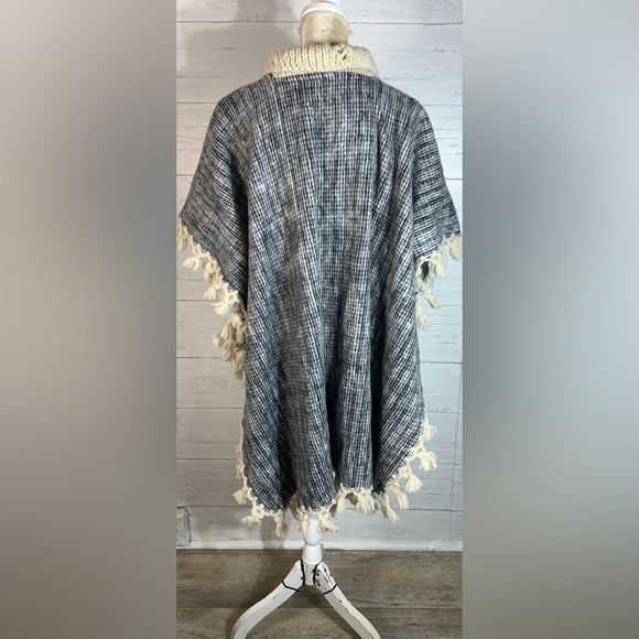 Womens fringe shawl poncho one size - Picture 4 of 11